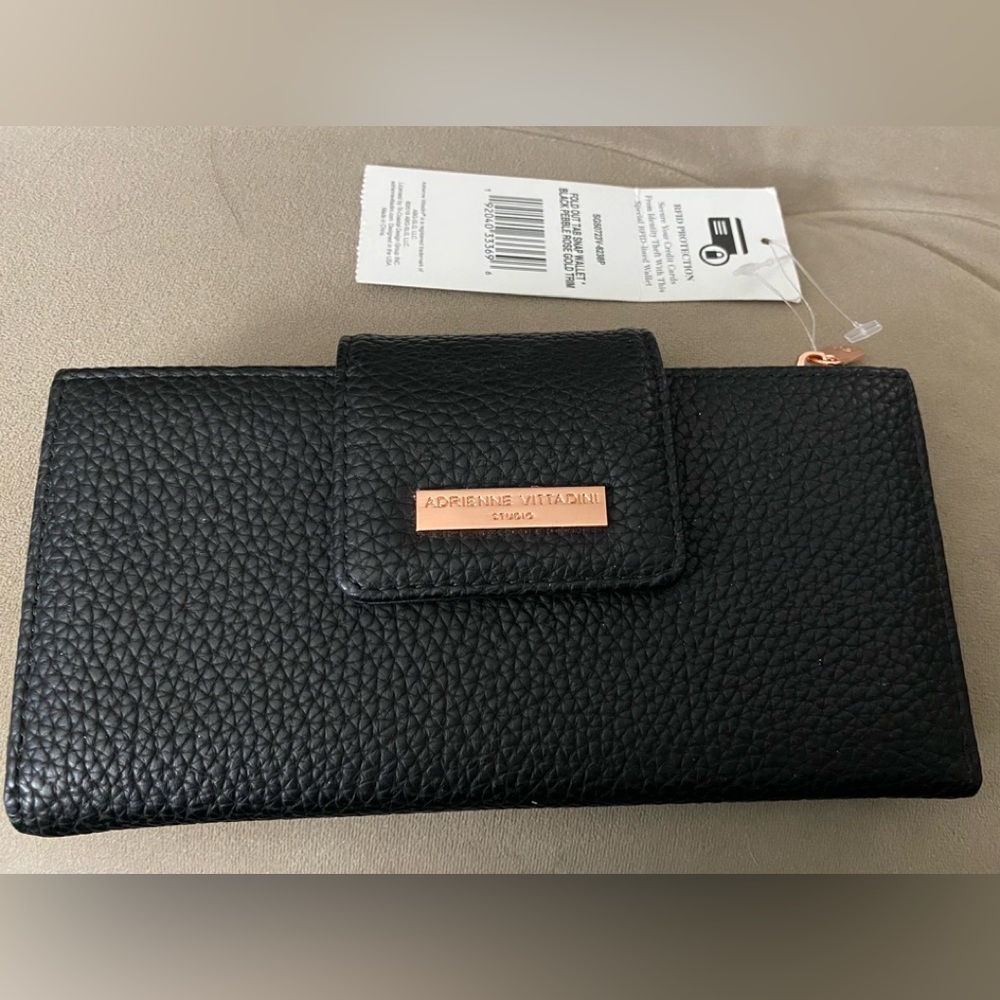 NWT Adrienne Vittadini black wallet.